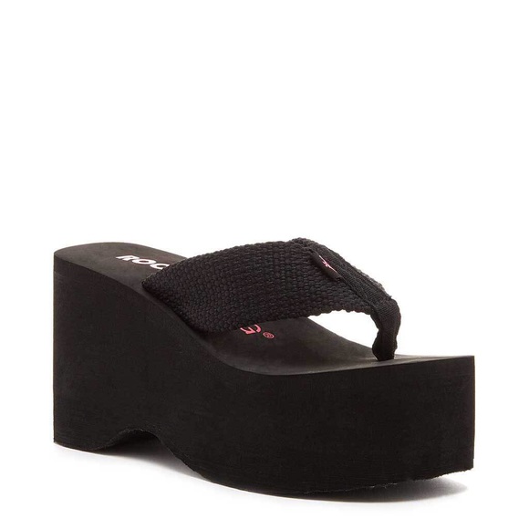 rocket dog bigtop flip flops